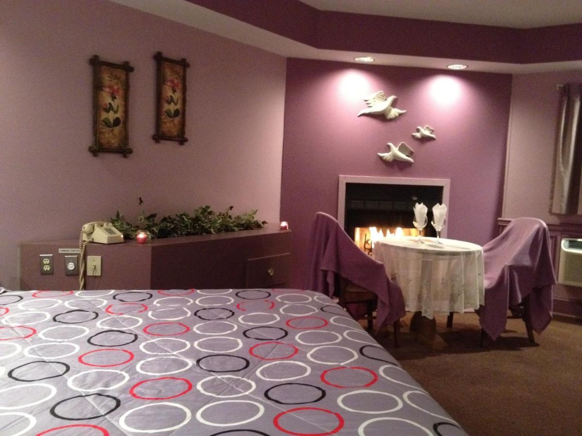 Inn Of The Dove - Romantic Luxury Suites With Jacuzzi & Fireplace At Harrisburg-Hershey-Philadelphia, Pa Pokój zdjęcie